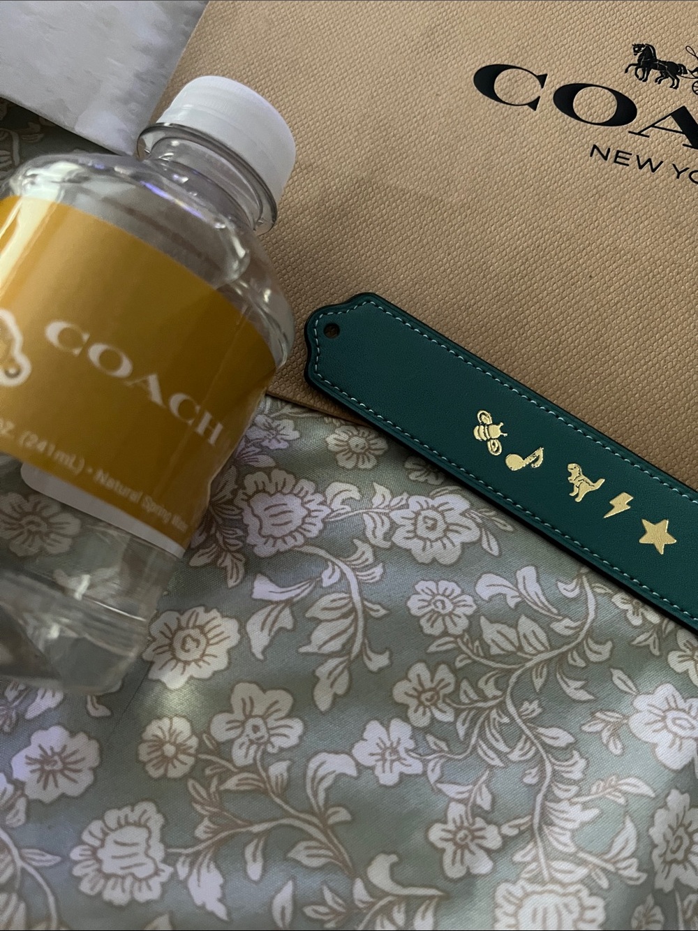 Coach leather bookmark ๐ - Picture 4 of 10